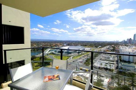 Mantra Broadbeach on the Park - Accommodation Cairns 1
