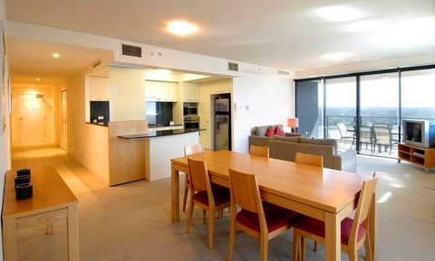Mantra Broadbeach on the Park - Accommodation Cairns 4