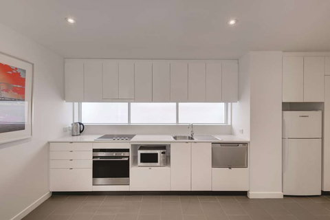 Travelodge Melbourne Docklands - Accommodation Cairns 7