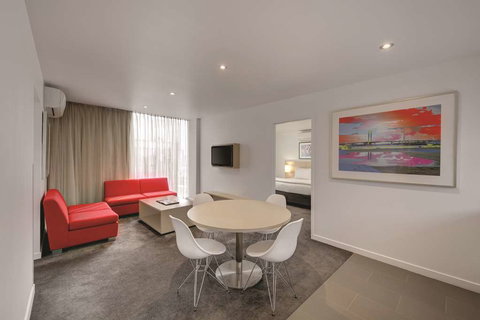 Travelodge Melbourne Docklands - Accommodation Cairns 8