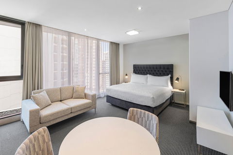 Meriton Suites Campbell Street - Accommodation Cairns 5