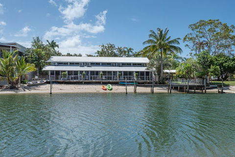 Caribbean Noosa - Accommodation Cairns 0