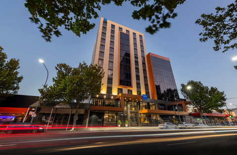 TRYP by Wyndham Pulteney Street - Accommodation Cairns 0