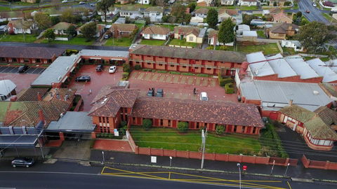 Sovereign Park Motor Inn - Accommodation Cairns 1