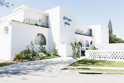 Halcyon House - Accommodation Cairns 0