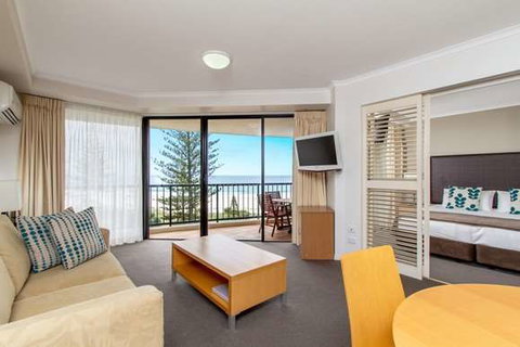 Mantra Coolangatta Beach - Accommodation Cairns 2