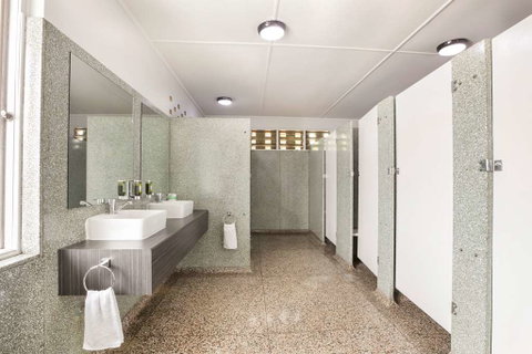 Camp Hill Hotel - Accommodation Cairns 1