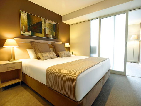 Oaks Embassy - Accommodation Cairns 2