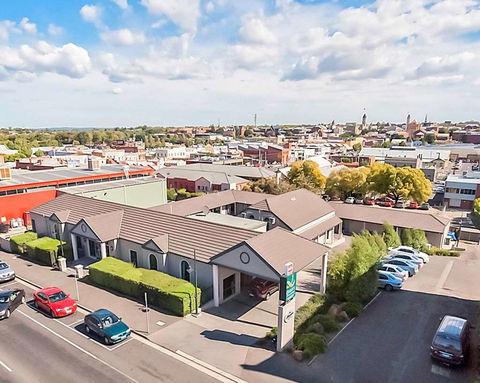 Quality Inn & Suites Menzies - Accommodation Cairns 1