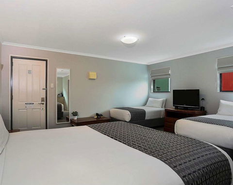 Quality Inn & Suites Menzies - Accommodation Cairns 9