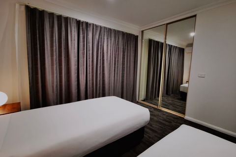 Governor Macquarie Motor Inn - Accommodation Cairns 9