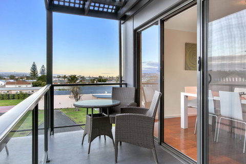 Bellevue on the Lakes - Accommodation Cairns 1