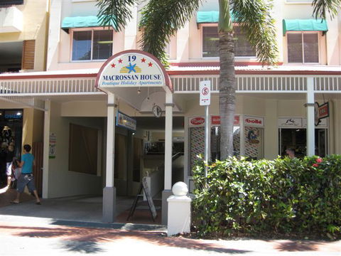 Macrossan House Boutique Holidays Apts - Accommodation Cairns 1