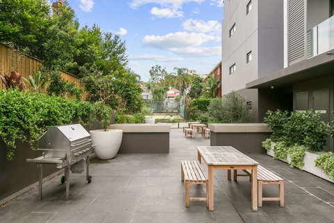 Good Life Suites - Accommodation Cairns 1