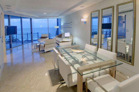 Oceans Mooloolaba - Accommodation Cairns 2