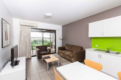 Majestic Oasis Apartments - Accommodation Cairns 2