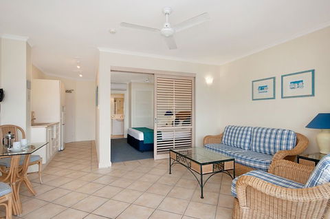 Macrossan House Boutique Holidays Apts - Accommodation Cairns 2