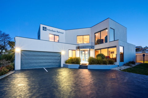 Madsen Retreat - Accommodation Cairns 0