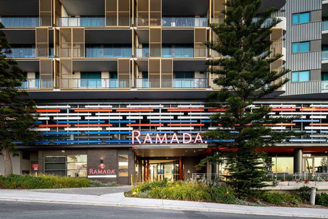 Ramada VetroBlu Scarborough Beach - Accommodation Cairns 0