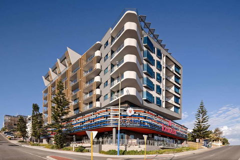Ramada VetroBlu Scarborough Beach - Accommodation Cairns 1