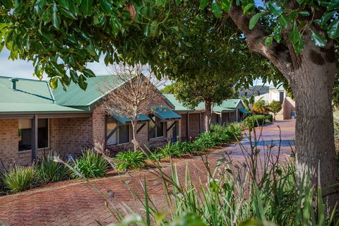 Quality Suites Banksia Gardens - Accommodation Cairns 0