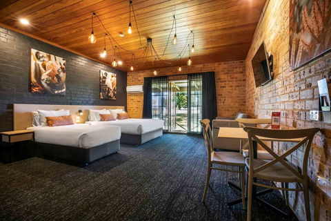 Macquarie Inn - Accommodation Cairns 1