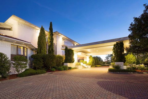 Ramada by Wyndham Diplomat Canberra - Accommodation Cairns 1