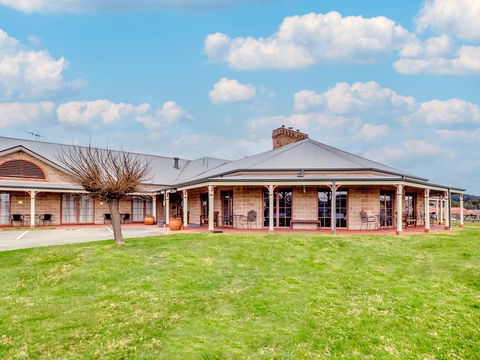 The Bowen Inn Motel - Accommodation Cairns 0