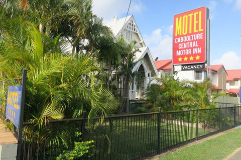 Caboolture Central Motor Inn, SureStay Collection - Accommodation Cairns 1