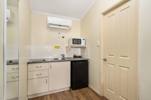Caboolture Central Motor Inn, SureStay Collection - Accommodation Cairns 13