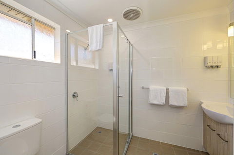 Smart Motels Bert Hinkler - Accommodation Cairns 2