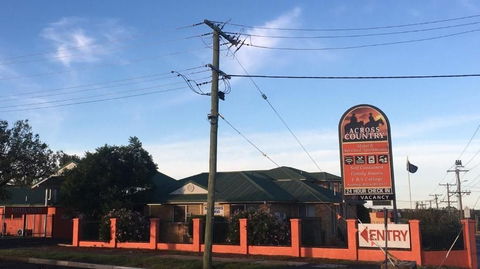 Across Country Motel & Svcd Apts - Accommodation Cairns 0
