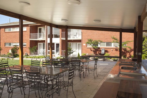 Forrest Hotel & Apartments - Accommodation Cairns 11