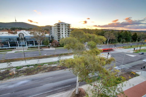 IQ Smart Apartments 704 Braddon ACT - Accommodation Cairns 6