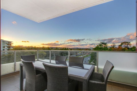 IQ Smart Apartments 704 Braddon ACT - Accommodation Cairns 7