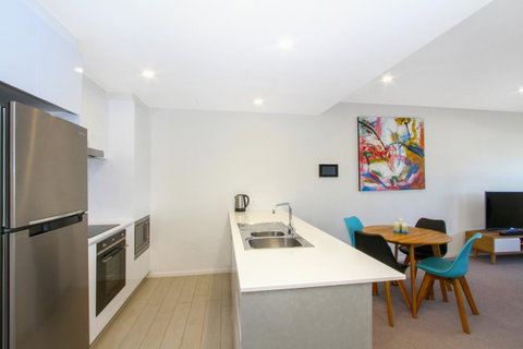 IQ Smart Apartments 704 Braddon ACT - Accommodation Cairns 4