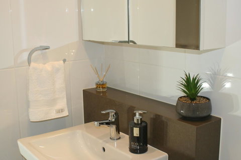 Modern Executive Apt@Barton*1BR*WiFi*Gym*Secure Parking*Canberra - Accommodation Cairns 3
