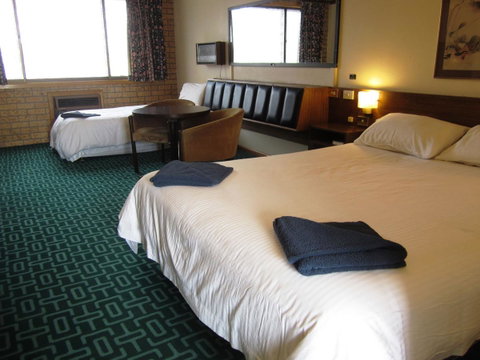 Canberra Lyneham Motor Inn - Accommodation Cairns 7