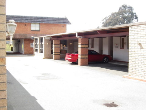 Canberra Lyneham Motor Inn - Accommodation Cairns 3