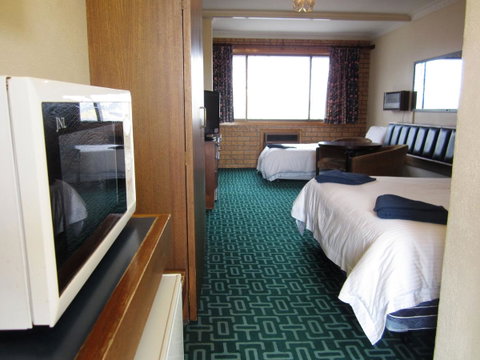 Canberra Lyneham Motor Inn - Accommodation Cairns 6