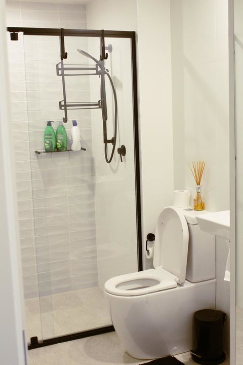 Stylish, Modern, Cute As A Button - Braddon CBD - Accommodation Cairns 8