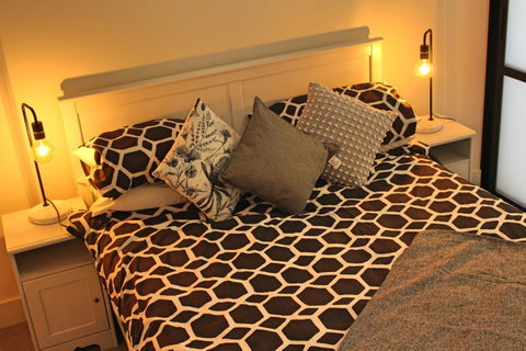 Stylish, Modern, Cute As A Button - Braddon CBD - Accommodation Cairns 12