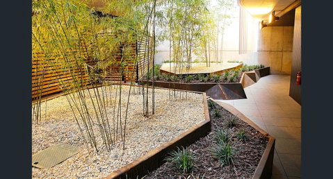 Stylish, Modern, Cute As A Button - Braddon CBD - Accommodation Cairns 2