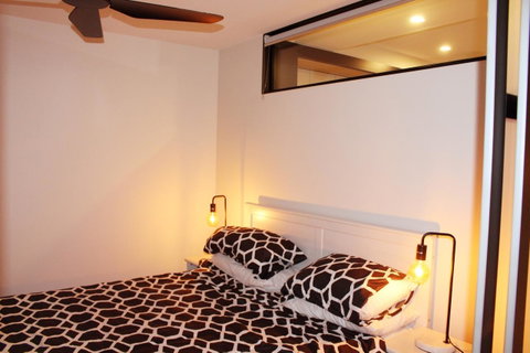 Stylish, Modern, Cute As A Button - Braddon CBD - Accommodation Cairns 11
