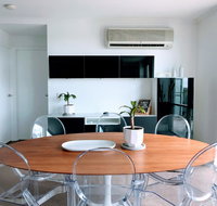 Staying Places - The Avenue - Accommodation Cairns