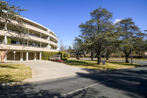 Accommodate Canberra - The Summit - Accommodation Cairns 1