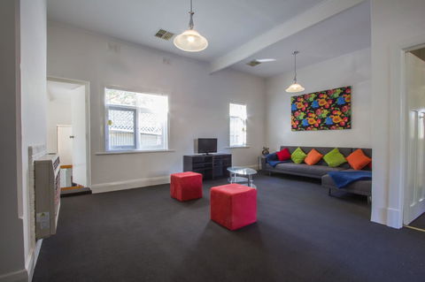 Cowan Street Bungalow - Accommodation Cairns 6