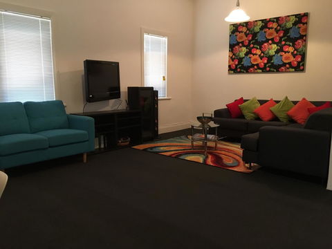 Cowan Street Bungalow - Accommodation Cairns 7