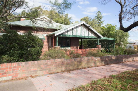 Cowan Street Bungalow - Accommodation Cairns 13