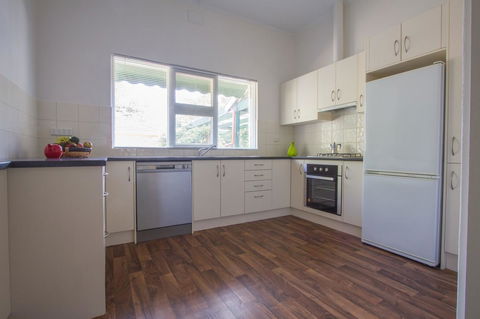 Cowan Street Bungalow - Accommodation Cairns 11